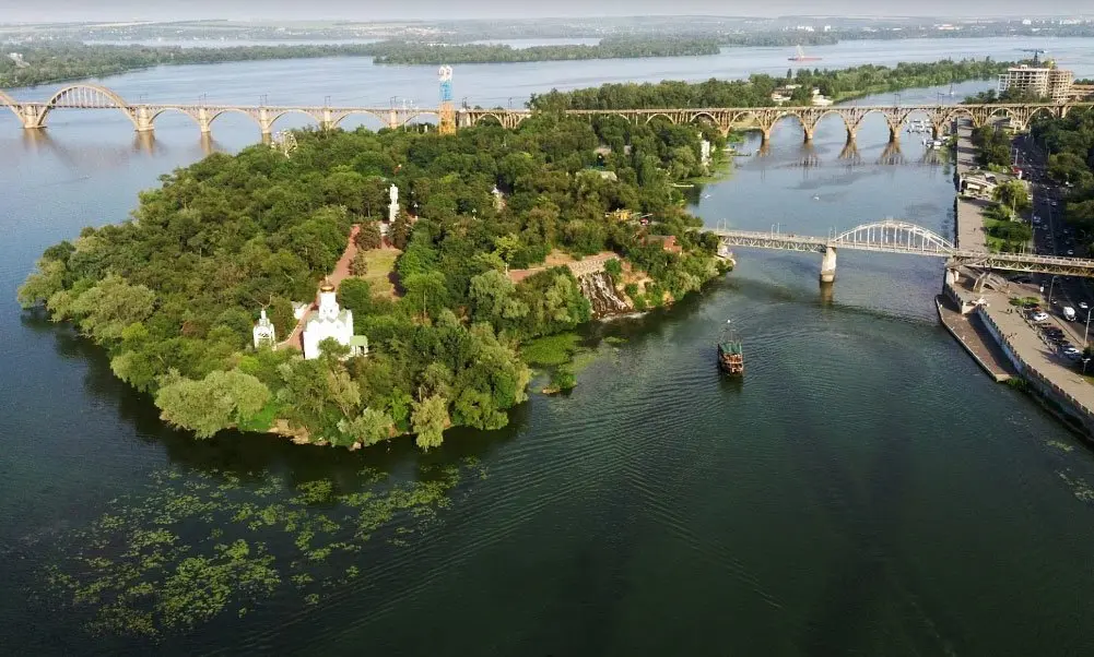 Вусоблива_країна. Дніпро